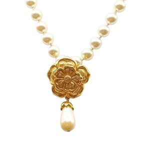 Vintage Faux Pearl Necklace with Golden Floral Pendant & Teardrop Pearl Enhancer